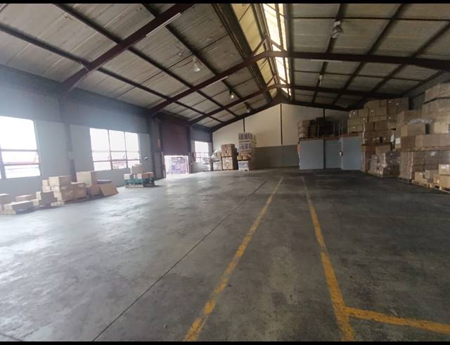1,100M² WAREHOUSE TO LET IN MAXMEAD